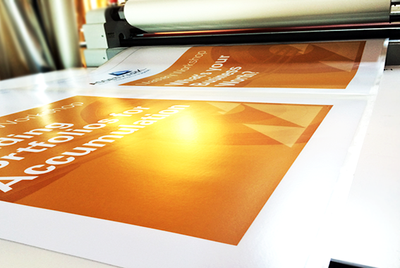 Acabamento/Plastificação - Europress Indústria Gráfica, Impressão Offset, Impressão Digital